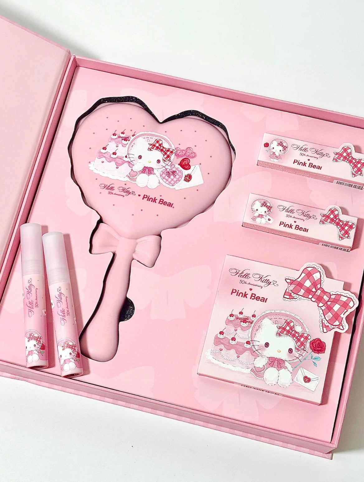 Pink Bear X Sanrio 4 Piece Hello Kitty Make Up Set